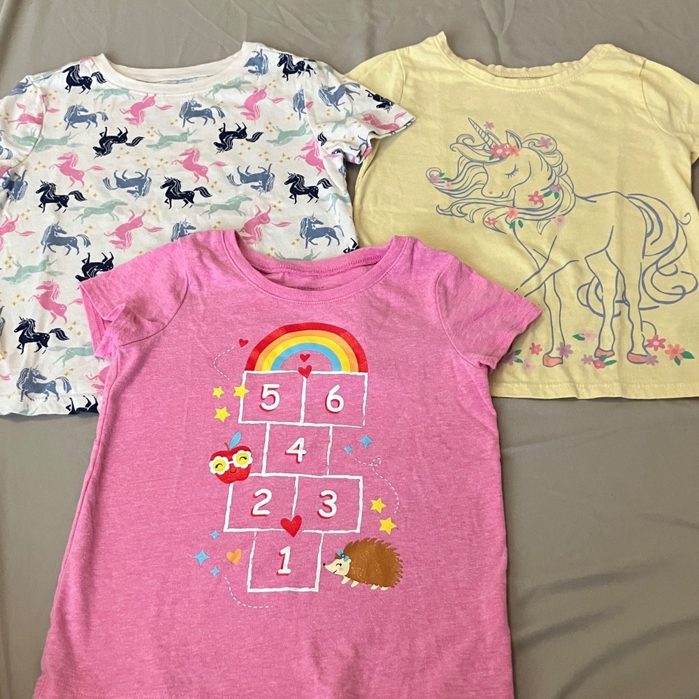 🌸 3/$15 Bundle of shirts 4T
